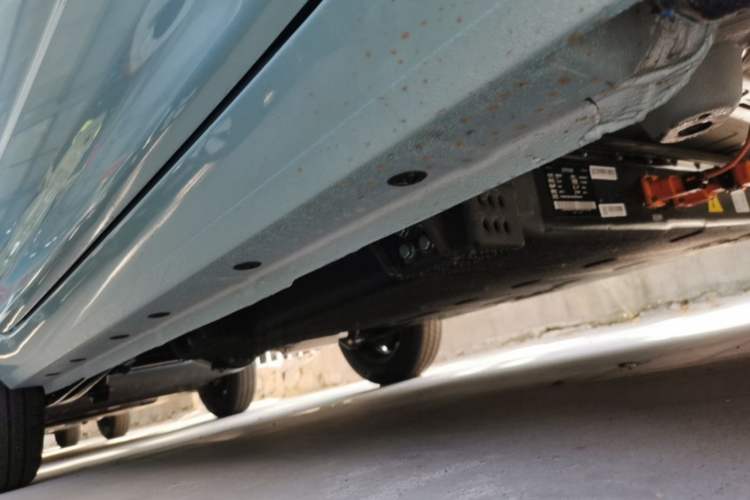 Used Geely Galaxy Panda 2024 Panda Mini 200km Endurance Bear Right Side Sill
