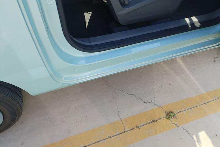 Used Geely Galaxy Panda 2024 Panda Mini 200km Endurance Bear Right Side Sill