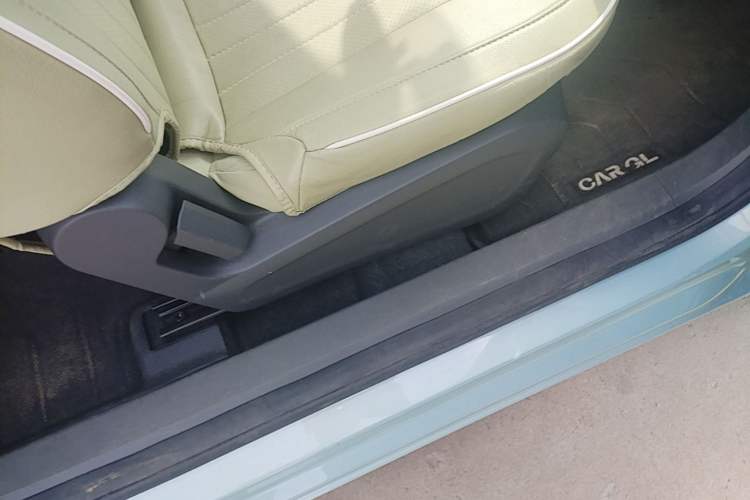Used Geely Galaxy Panda 2024 Panda Mini 200km Endurance Bear Right Side Sill