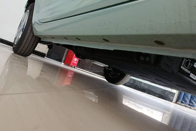 Used Geely Galaxy Panda 2024 Panda Mini 200km Endurance Bear Right Side Sill