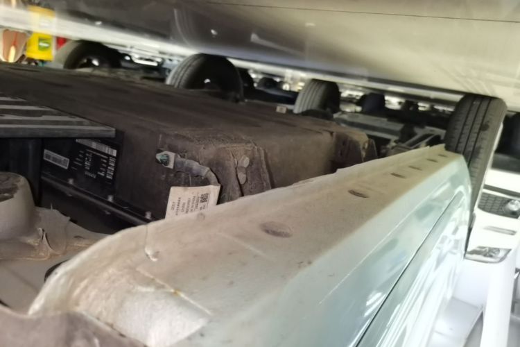 Used Geely Galaxy Panda 2024 Panda Mini 200km Endurance Bear Right Side Sill