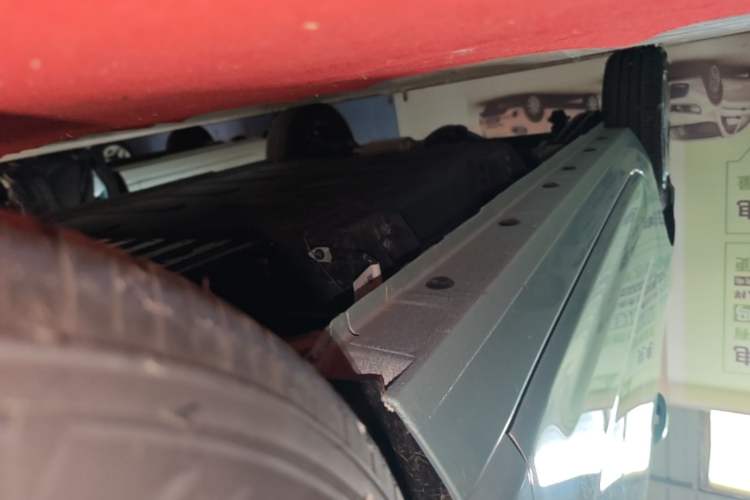 Used Geely Galaxy Panda 2024 Panda Mini 200km Endurance Bear Right Side Sill