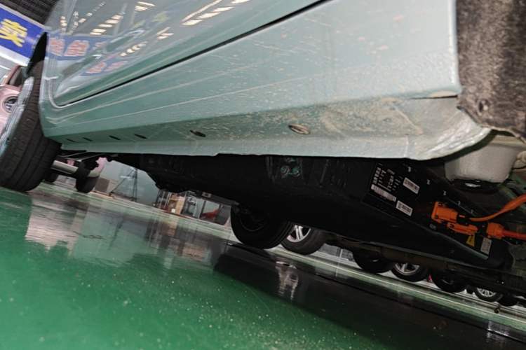 Used Geely Galaxy Panda 2024 Panda Mini 200km Longteng PRO Edition Right Side Sill