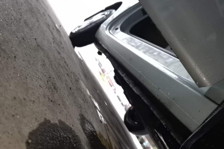 Used Geely Galaxy Panda 2024 Panda Mini 200km Endurance Bear Right Side Sill