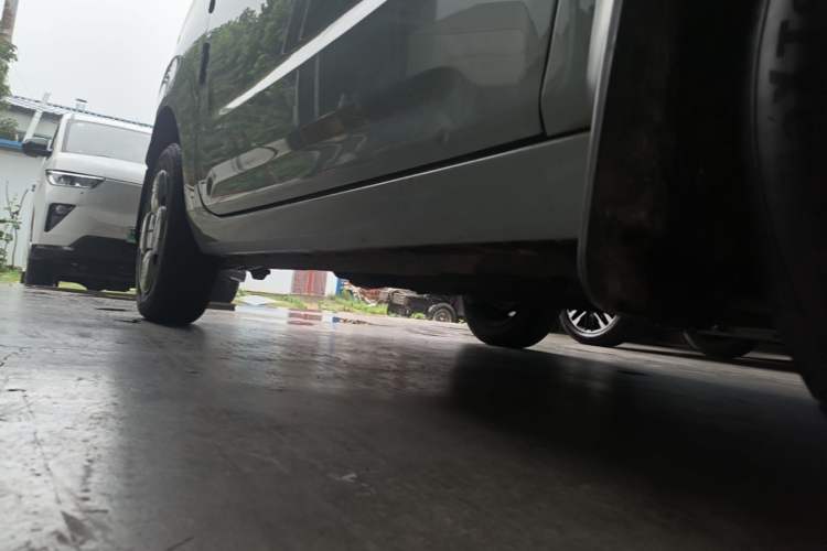 Used Geely Galaxy Panda 2024 Panda Mini 200km Endurance Bear Right Side Sill