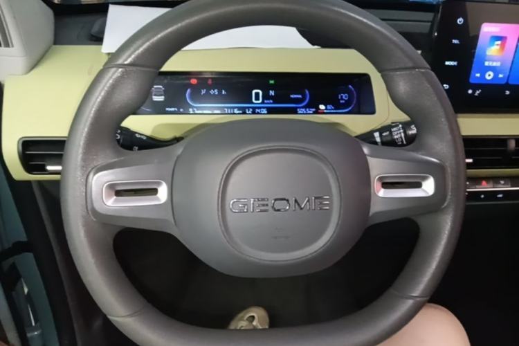 Used Geely Galaxy Panda 2024 Panda Mini 200km Endurance Bear Steering Wheel