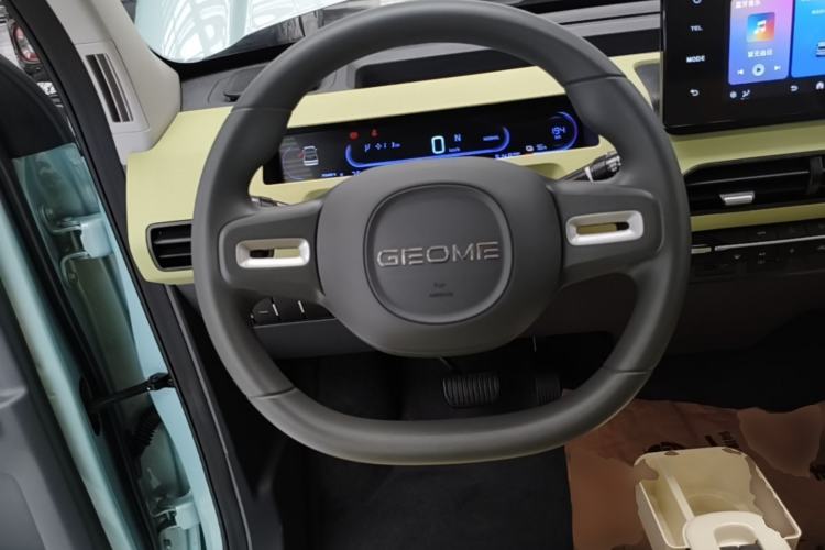 Used Geely Galaxy Panda 2024 Panda Mini 200km Endurance Bear Steering Wheel