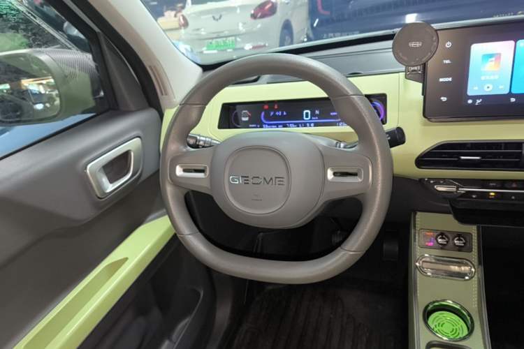 Used Geely Galaxy Panda 2024 Panda Mini 200km Endurance Bear Steering Wheel
