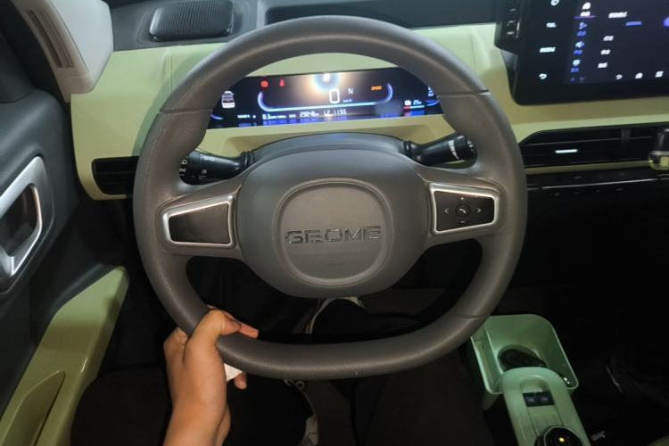 Used Geely Galaxy Panda 2024 Panda Mini 200km Endurance Bear Steering Wheel