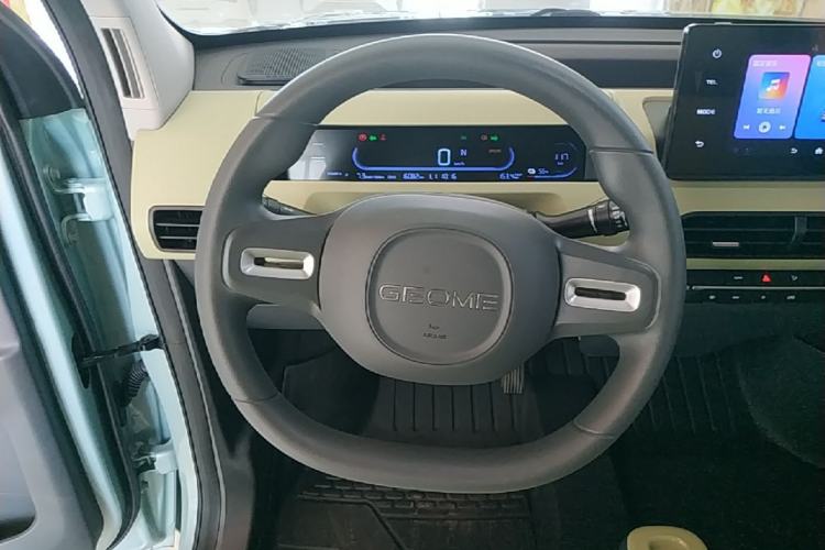 Used Geely Galaxy Panda 2024 Panda Mini 200km Endurance Bear Steering Wheel