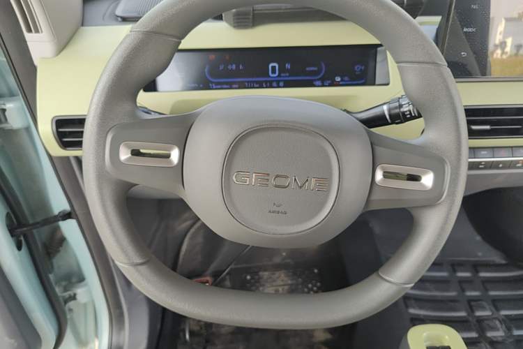 Used Geely Galaxy Panda 2024 Panda Mini 200km Endurance Bear Steering Wheel