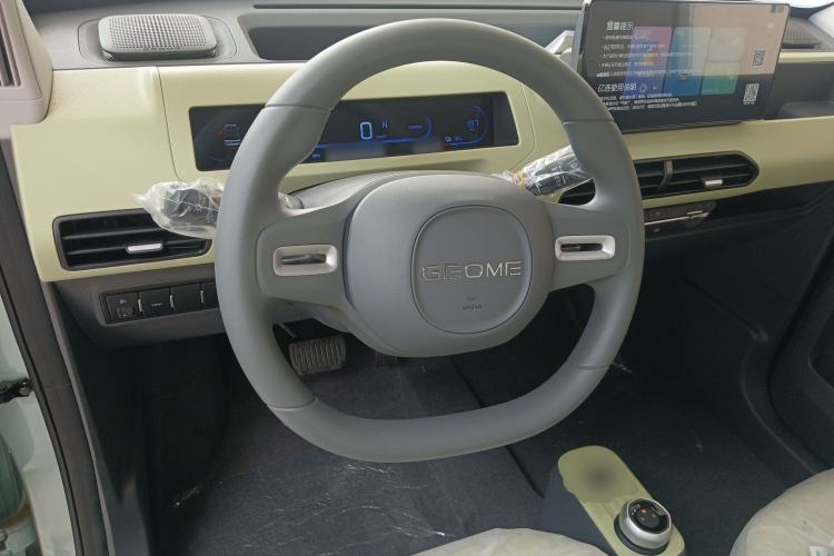 Used Geely Galaxy Panda 2024 Panda Mini 200km Endurance Bear Steering Wheel