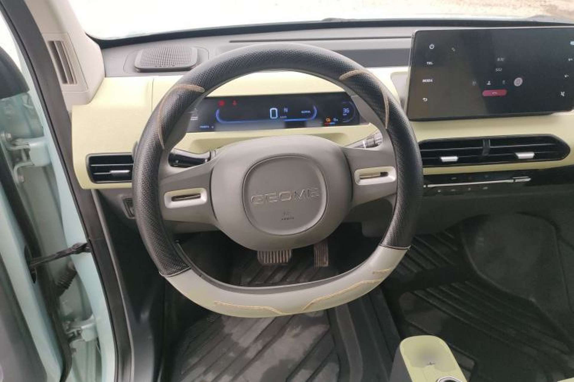 Used Geely Galaxy Panda 2024 Panda Mini 200km Endurance Bear Steering Wheel