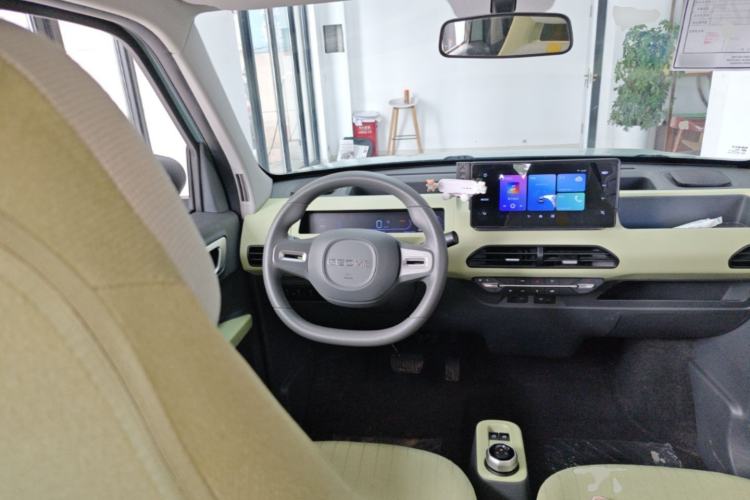 Used Geely Galaxy Panda 2024 Panda Mini 200km Endurance Bear Steering Wheel