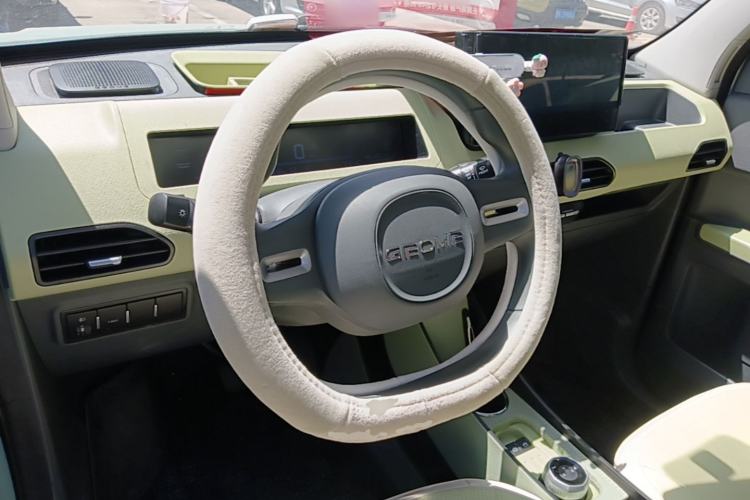 Used Geely Galaxy Panda 2024 Panda Mini 200km Endurance Bear Steering Wheel
