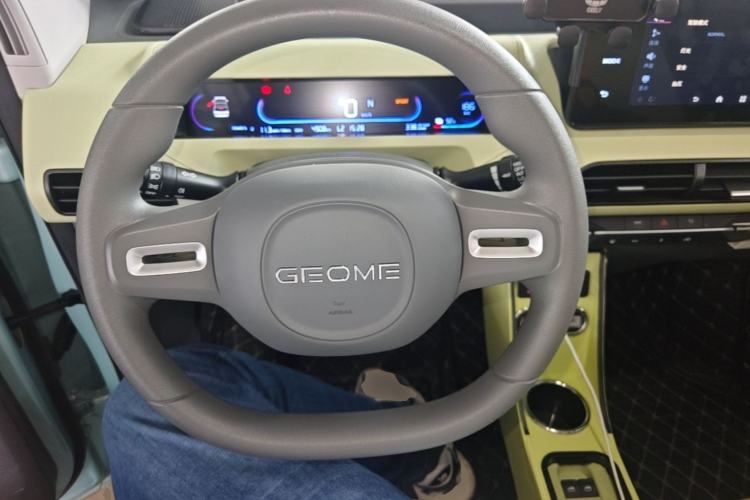 Used Geely Galaxy Panda 2024 Panda Mini 200km Endurance Bear Steering Wheel