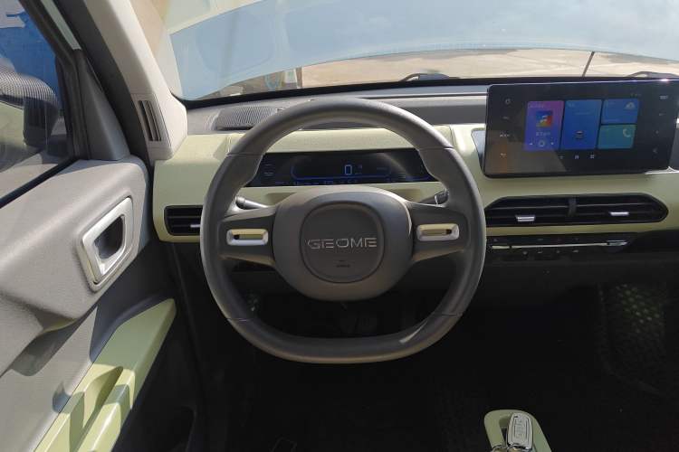 Used Geely Galaxy Panda 2024 Panda Mini 200km Endurance Bear Steering Wheel