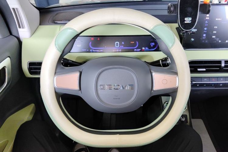 Used Geely Galaxy Panda 2024 Panda Mini 200km Endurance Bear Steering Wheel