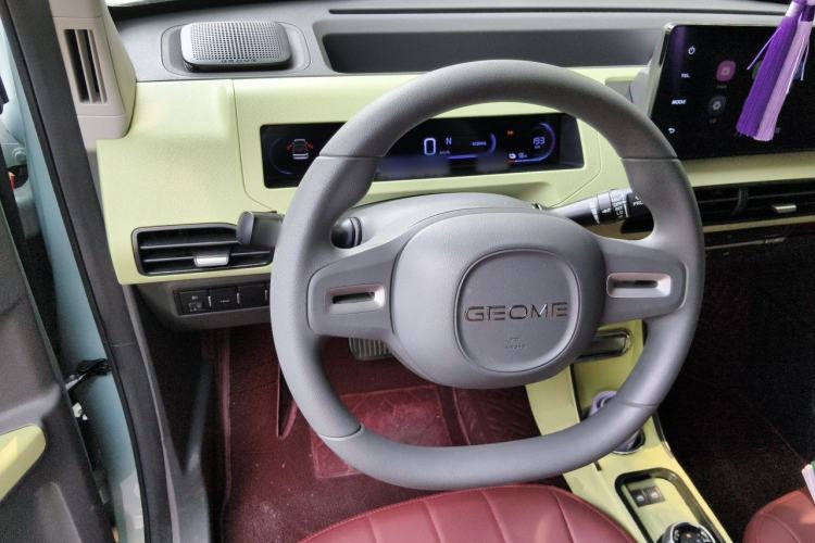 Used Geely Galaxy Panda 2024 Panda Mini 200km Endurance Bear Steering Wheel