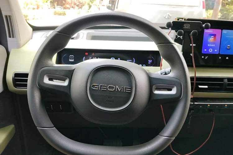 Used Geely Galaxy Panda 2024 Panda Mini 200km Endurance Bear Steering Wheel