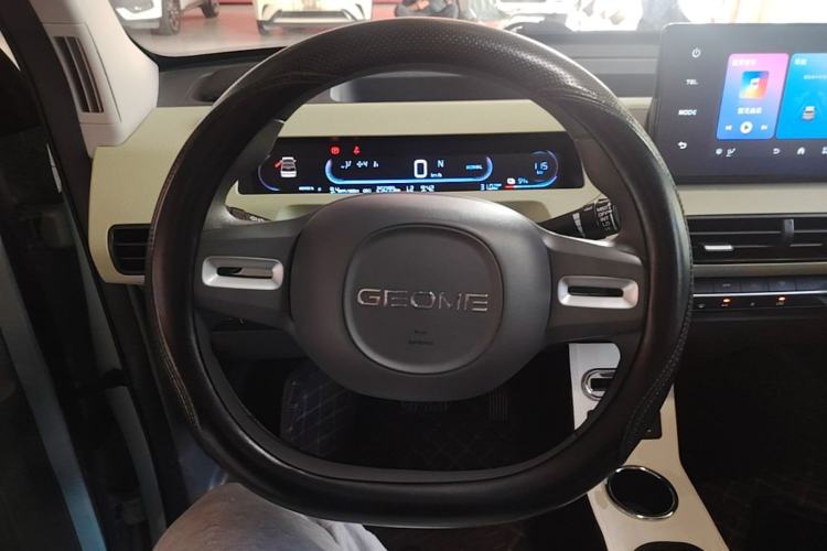 Used Geely Galaxy Panda 2024 Panda Mini 200km Endurance Bear Steering Wheel