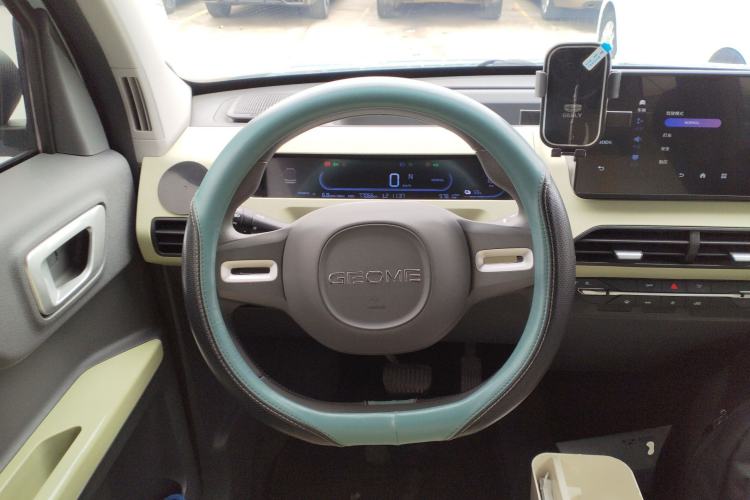 Used Geely Galaxy Panda 2024 Panda Mini 200km Endurance Bear Steering Wheel