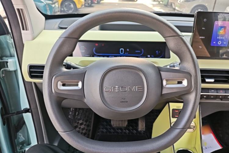 Used Geely Galaxy Panda 2024 Panda Mini 200km Endurance Bear Steering Wheel