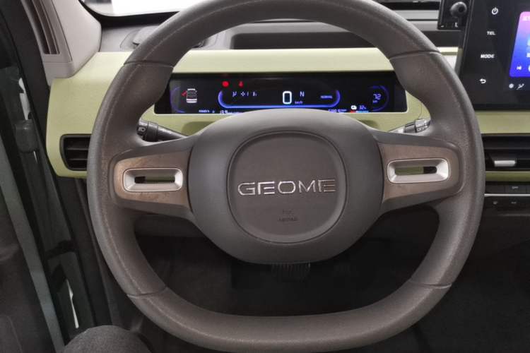 Used Geely Galaxy Panda 2024 Panda Mini 200km Endurance Bear Steering Wheel