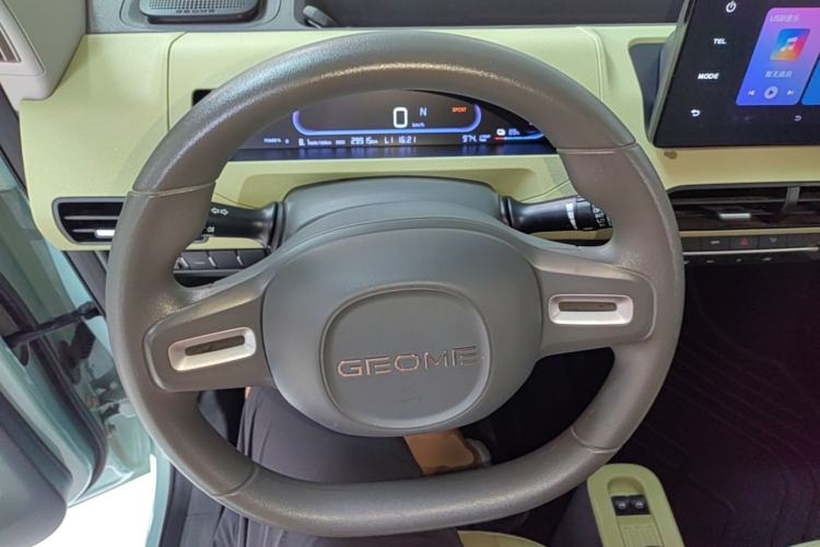 Used Geely Galaxy Panda 2024 Panda Mini 200km Endurance Bear Steering Wheel