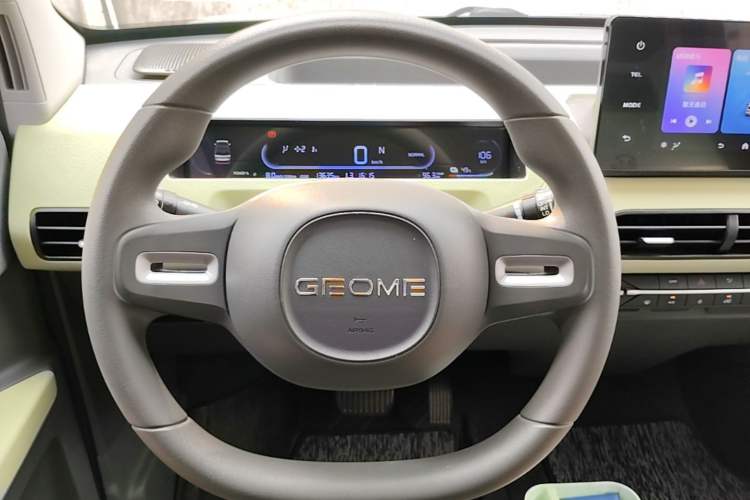 Used Geely Galaxy Panda 2024 Panda Mini 200km Endurance Bear Steering Wheel