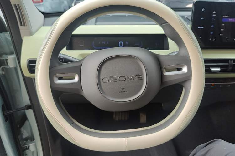 Used Geely Galaxy Panda 2024 Panda Mini 200km Endurance Bear Steering Wheel