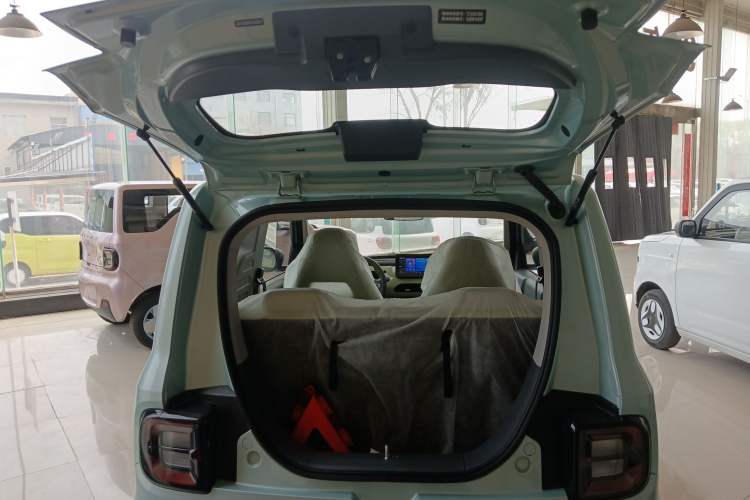 Used Geely Galaxy Panda 2024 Panda Mini 200km Endurance Bear Trunk