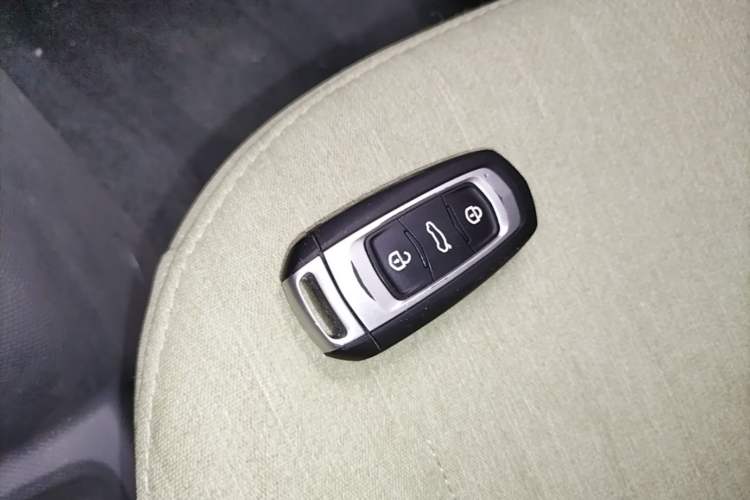 Used Geely Galaxy Panda 2024 Panda Mini 200km Endurance Bear Vehicle Key
