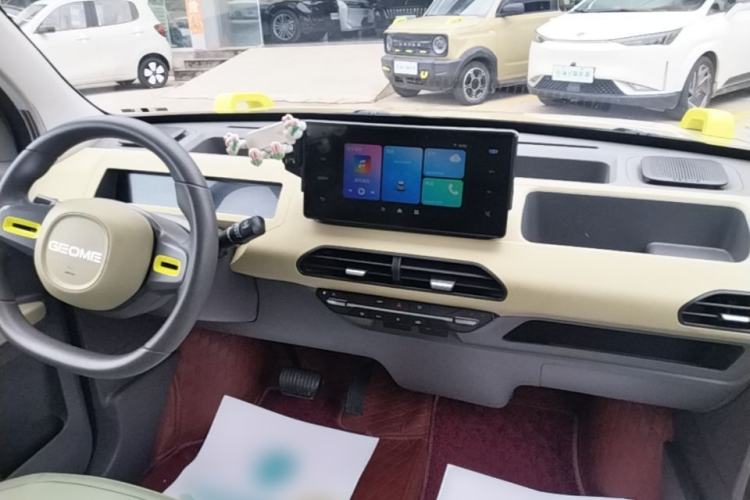 Used Geely Galaxy Panda 2024 200km Panda Rider Center Console