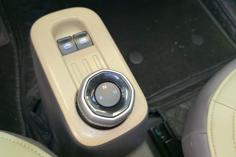 Used Geely Galaxy Panda 2024 200km Panda Rider Gear Lever