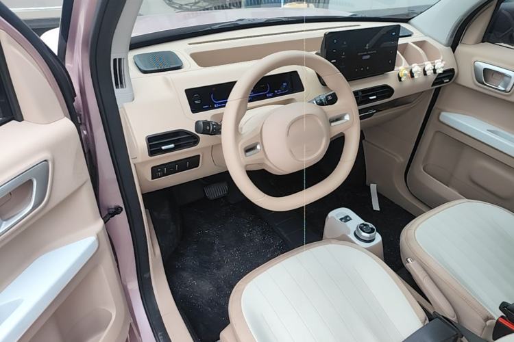 Used Geely Galaxy Panda 2024 Panda Mini 200km Endurance Bear Center Console