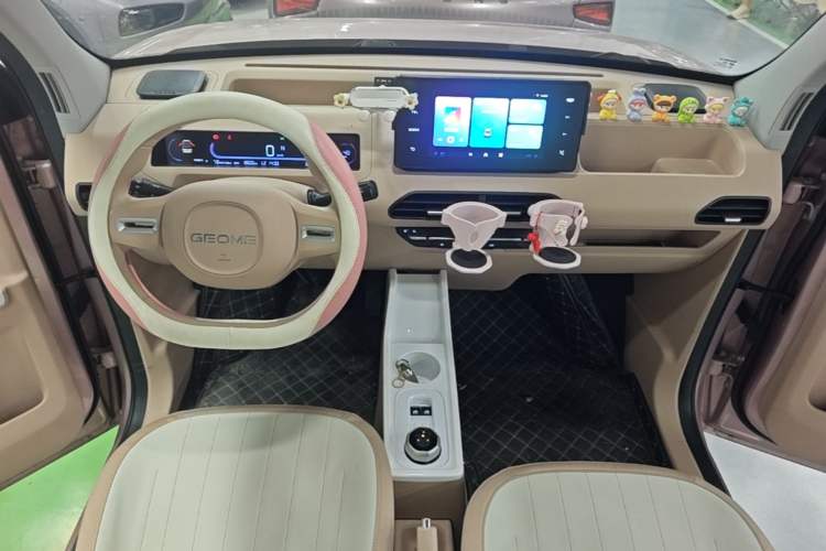 Used Geely Galaxy Panda 2024 Panda Mini 200km Endurance Bear Center Console