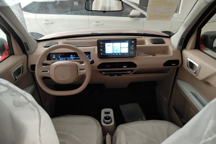 Used Geely Galaxy Panda 2024 Panda Mini 200km Endurance Bear Center Console
