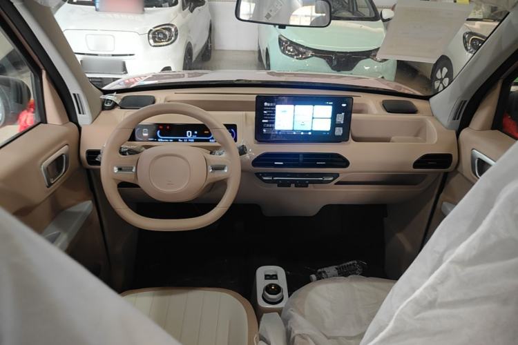 Used Geely Galaxy Panda 2024 Panda Mini 200km Endurance Bear Center Console