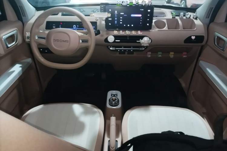 Used Geely Galaxy Panda 2024 Panda Mini 200km Endurance Bear Center Console