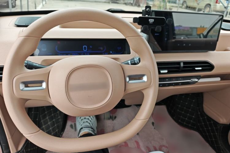 Used Geely Galaxy Panda 2024 Panda Mini 200km Endurance Bear Center Console