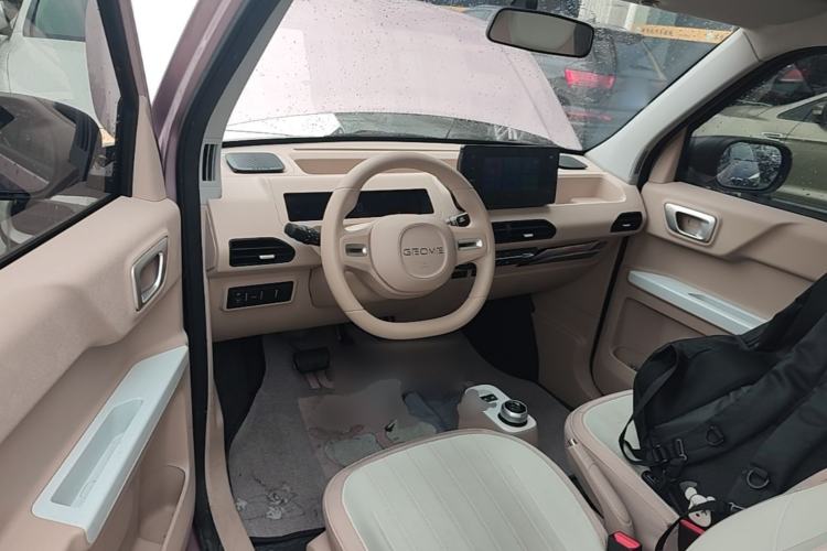 Used Geely Galaxy Panda 2024 Panda Mini 200km Endurance Bear Center Console