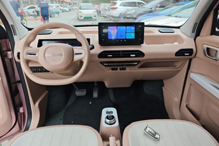 Used Geely Galaxy Panda 2024 Panda Mini 200km Endurance Bear Center Console