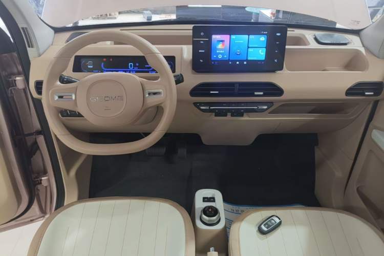 Used Geely Galaxy Panda 2024 Panda Mini 200km Longteng PRO Edition Center Console