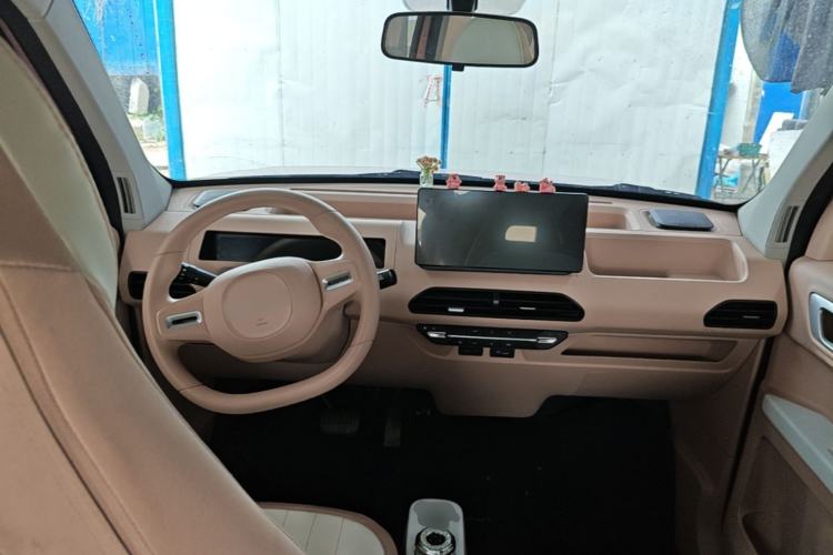 Used Geely Galaxy Panda 2024 Panda Mini 200km Endurance Bear Center Console