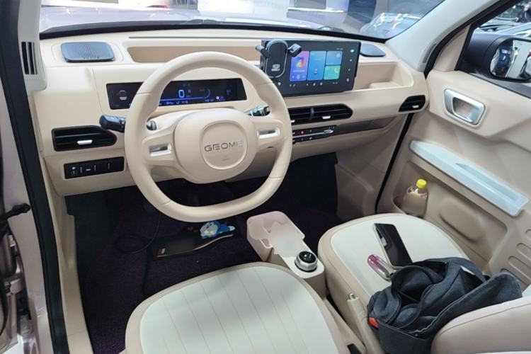 Used Geely Galaxy Panda 2024 Panda Mini 200km Endurance Bear Center Console
