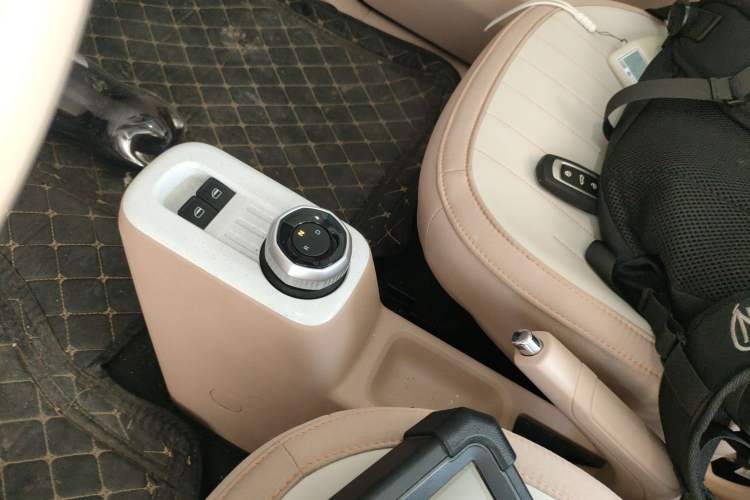 Used Geely Galaxy Panda 2024 Panda Mini 200km Endurance Bear Gear Lever