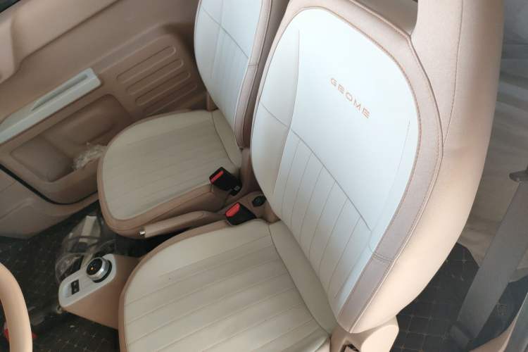 Used Geely Galaxy Panda 2024 Panda Mini 200km Endurance Bear Interior 4