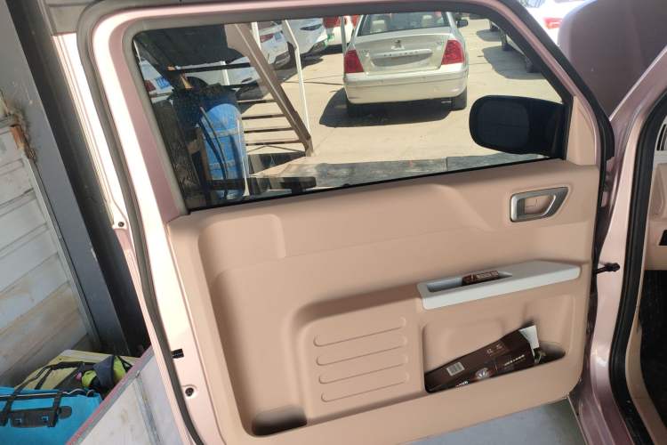 Used Geely Galaxy Panda 2024 Panda Mini 200km Endurance Bear Interior 8