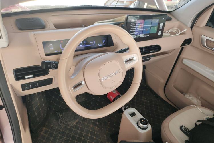Used Geely Galaxy Panda 2024 Panda Mini 200km Endurance Bear Steering Wheel